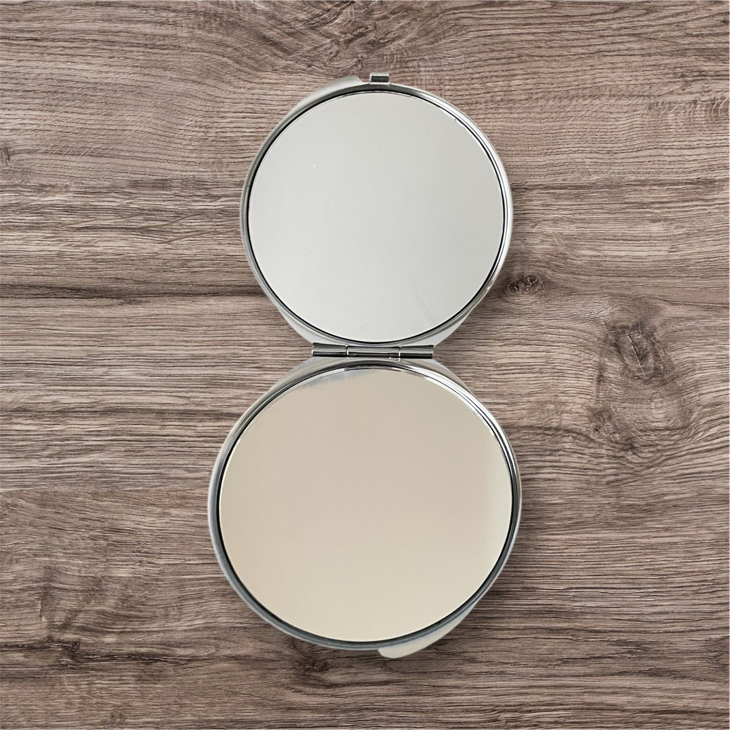 Compact mirror bee rainbow