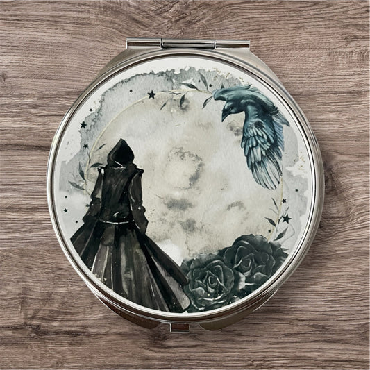 Compact mirrors cloaked figure